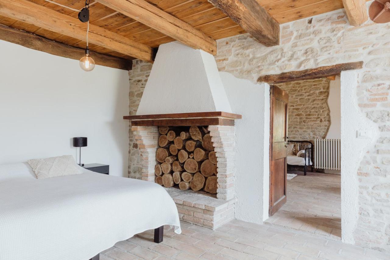 Agriturismo Qui Voglio Monte Roberto Exteriör bild