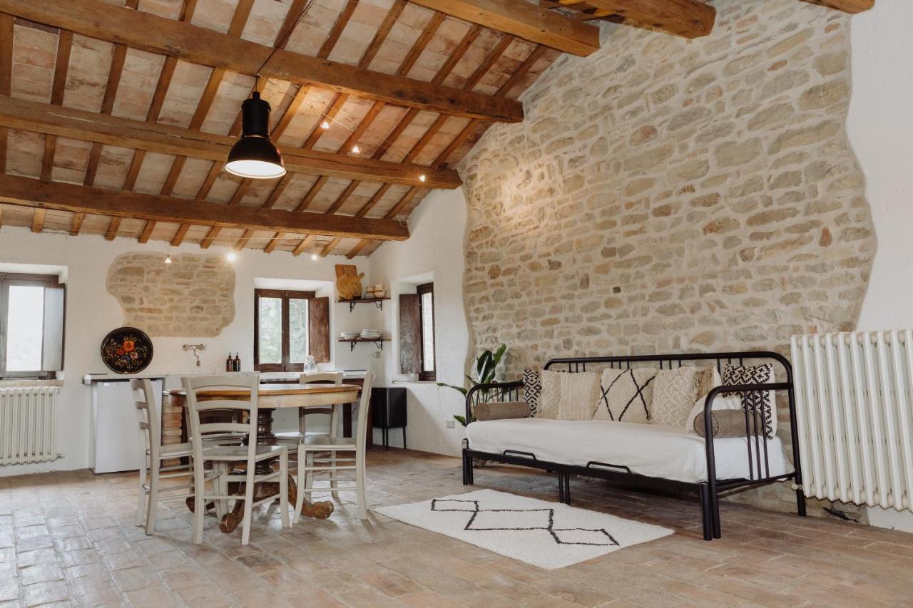 Agriturismo Qui Voglio Monte Roberto Exteriör bild
