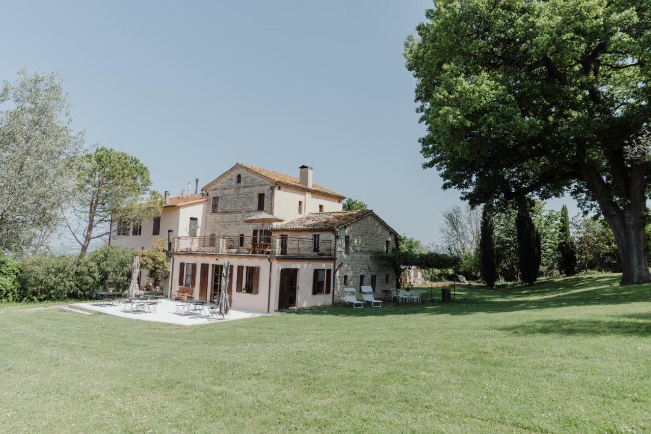 Agriturismo Qui Voglio Monte Roberto Exteriör bild