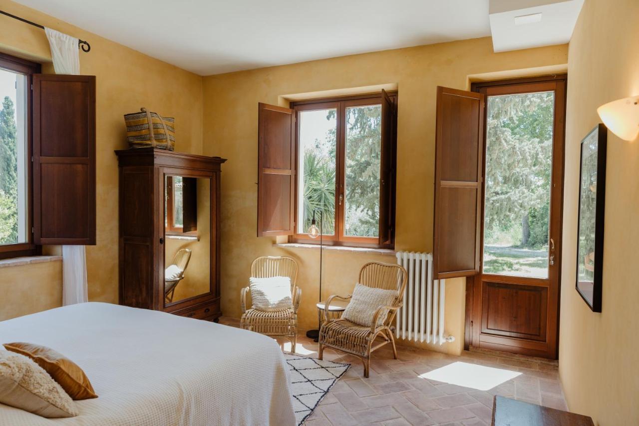 Agriturismo Qui Voglio Monte Roberto Exteriör bild