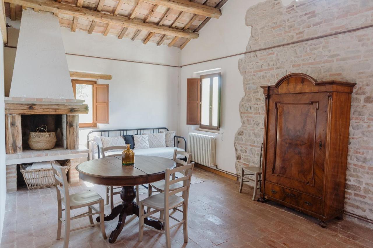 Agriturismo Qui Voglio Monte Roberto Exteriör bild