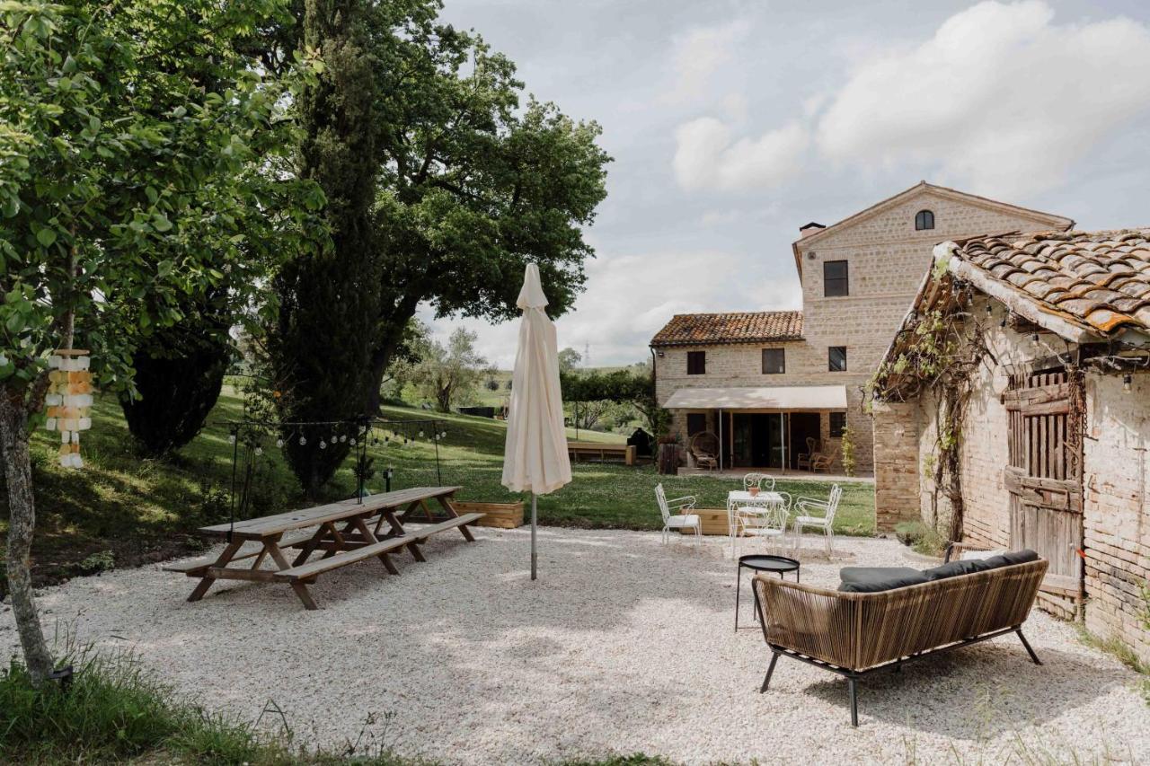 Agriturismo Qui Voglio Monte Roberto Exteriör bild