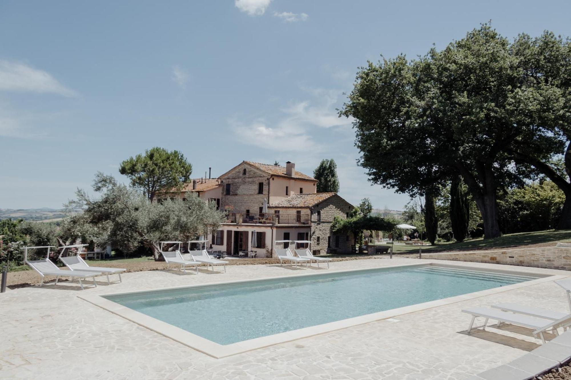 Agriturismo Qui Voglio Monte Roberto Exteriör bild